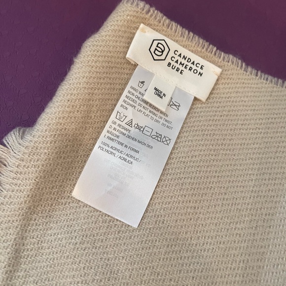 Candace Cameron Bure Hat & Scarf Set NWOT - Picture 3 of 9